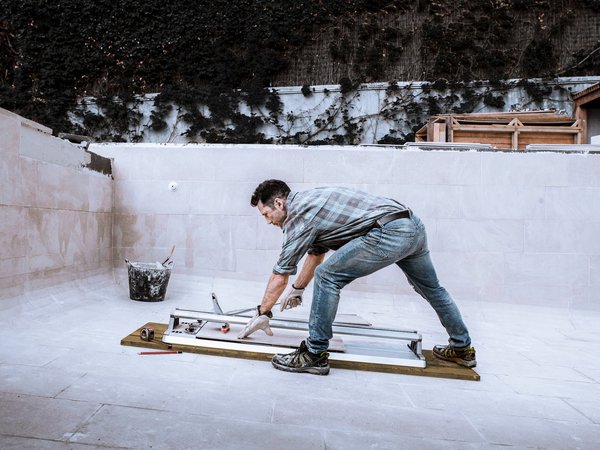 Construire une piscine Dugain sur mesure : La quintessence du luxe aquatique