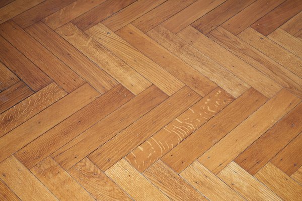 Rayures sur le parquet : comment en venir à bout ?