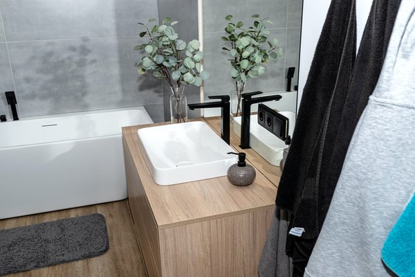 Tapis de bain bleu canard : un choix esthétique pour votre salle de bain